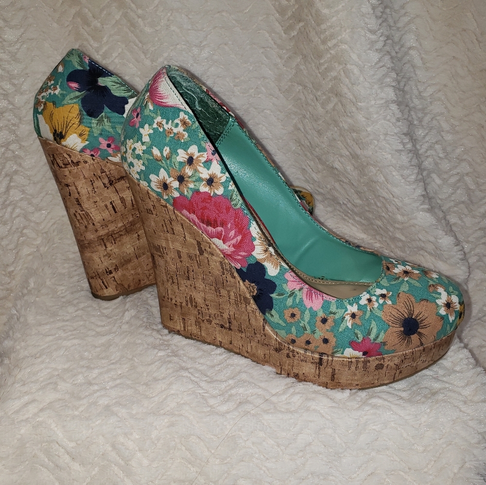 Y Not? Floral Wedge Heels Size 10